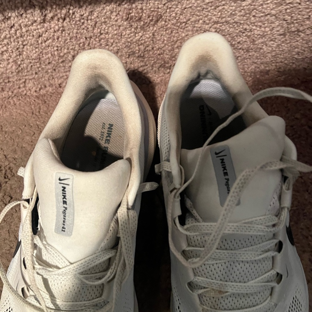 Beautiful Nike Air Zoom Cream Running Shoes size 9. Great for any athlete. - Picture 8 of 8